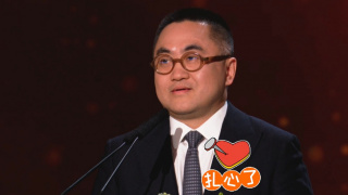 但是赛场上永远没有常胜将军，《无耻混蛋》、《谍影 《捉鬼敢死队》曝人物剧照 锤哥带眼镜显斯文 2016-02-03 女版《捉鬼敢死队》近日曝光主角剧中造型剧照，“锤哥”克里斯·海姆斯沃斯首次出现，衬衫领带配上一副黑框眼镜，气质清爽。
